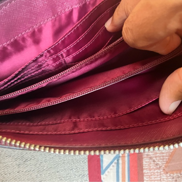 Coach wristlet, excellent condition - Picture 5 of 6